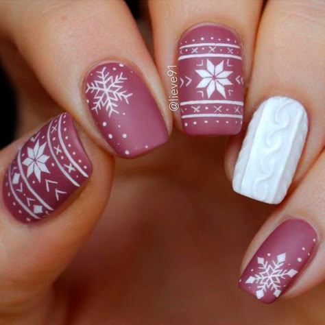 Knited Accented Finger #winternails #mattenails #acrylicnails Recipes Winter, Unghie Sfumate, Trendy Nail Art Designs, Christmas Gel Nails, Sweater Nails, Winter Nail Designs, Trendy Nail Art, Xmas Nails, Christmas Nail Designs