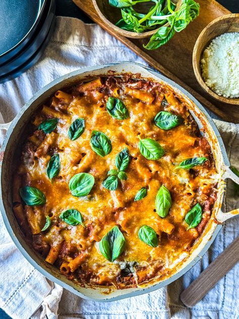 How to Make My Easy Baked Ziti Recipe (High-Protein)<br/> — Protein Snack Queen Protein Snack Queen, Ziti With Cottage Cheese, Baked Ziti With Cottage Cheese, Classic Baked Ziti Recipe, Protein Dinner Recipes, Noom Recipes, High Protein Pasta, Homemade Meat Sauce, Easy Baked Ziti