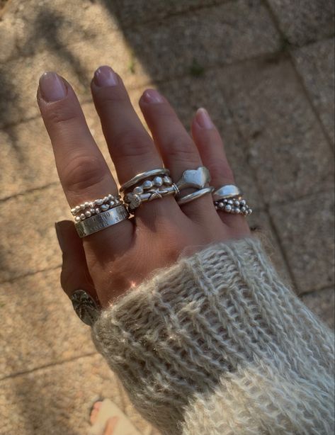 Big Chunky Jewelry, Chunky Rings Aesthetic Silver, Silver Ring Stack Chunky, Jewelry Lookbook Silver, Silver Ring Inspiration, Jewlerie Aesthetic Silver, Chunky Ring Stack, Ring Inspo Silver, Jewelry Silver Aesthetic