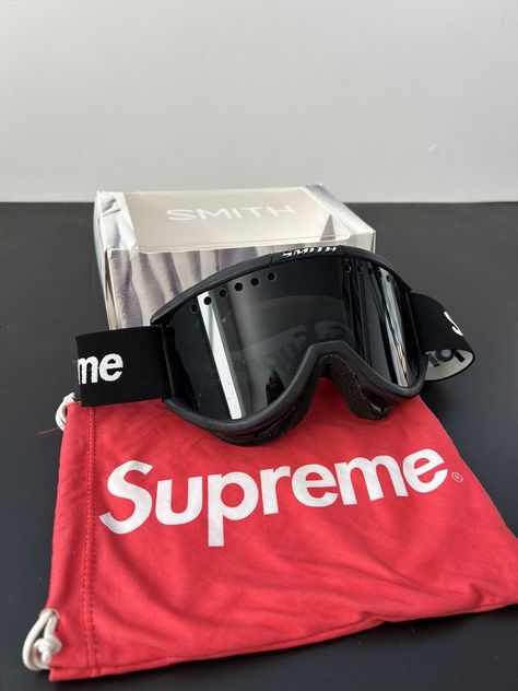 Supreme X Smith Optics Snow Goggles Cariboo OTG Supreme Accessories, Snow Goggles, Youtube Logo, Extreme Sports, Men's Accessories, Accessories Shop, Goggles, Mens Accessories, Sports