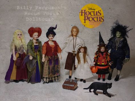 Sanderson sisters dollhouse dolls miniature Hocus Pocus Dollhouse, Hocus Pocus Dolls, Witch Dollhouse, Hocus Pocus Costume, Dolls Miniature, Halloween Dollhouse, Halloween Tricks, Fairies Garden, Haunted Dollhouse