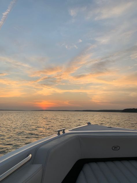 Yatch Boat Aesthetic Sunset, Seadoo Aesthetic, Motorboat Aesthetic, Motor Boat Aesthetic, Pontoon Aesthetic, Pontoon Boat Aesthetic, Boat Asthetic Picture, Bateau Aesthetic, Boat Girl Aesthetic