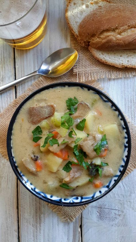 My vegan version of clam chowder. A simple, hearty soup made with vegetables and oyster mushrooms cooked in a briny, umami sauce. Great for vegetarians, vegans and whoever! Mushroom Chowder, Blue Oyster Mushrooms, Umami Sauce, Mushrooms Soup, Mushroom Recipes Vegan, Pork Tenderloin Oven, Cooking London Broil, Oyster Mushroom Recipe, Mushroom Recipes Healthy