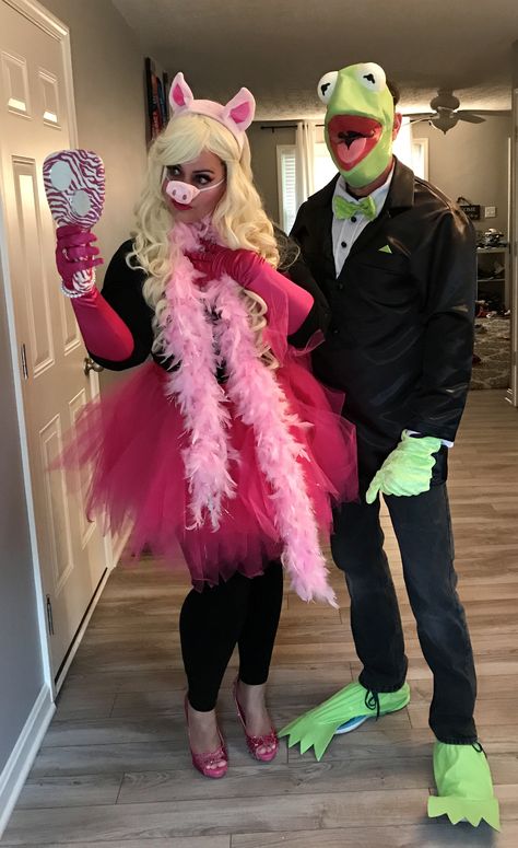 Miss Piggie Costume, Old Couple From Up Costumes, Miss Piggy And Kermit Costumes Couple, Emu Costume Diy, Diy Classic Halloween Costumes, Diy Miss Piggy Costume, Unserious Halloween Costumes, Kermit The Frog And Miss Piggy Costume, Funny Pair Costumes