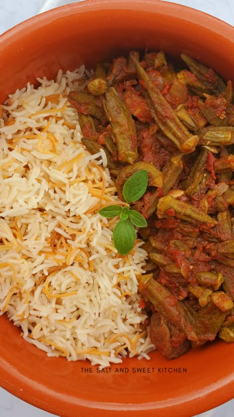 Chicken Okra And Tomatoes, Chaldean Recipe, Assyrian Food, Meze Recipes, Arabisk Mad, Arab Food, Okra Stew, Okra And Tomatoes, Middle East Recipes