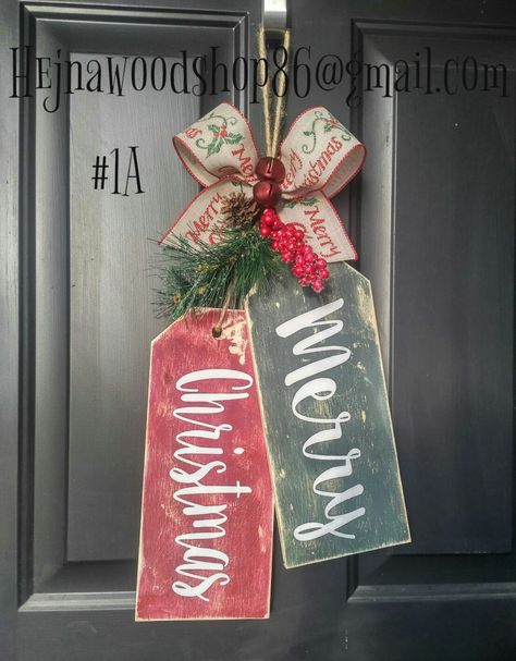 By #hejnawoodshop #Hejnawoodshop86@gmail.com Christmas Door Hangers, Wooden Rounds, 2x4 Crafts, Interactive Bulletin Boards, Cricket Crafts, Chalk Ideas, Circuit Crafts, Ra Bulletin Boards, Creative Wreaths