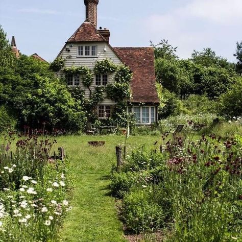 Cottage core. Go to my profile and click the feeds, for your instagram 😏❣️ This photo aren't mine as well ctrro. Cottage Core House, Cottage Aesthetic, Fairytale Cottage, Beautiful Cottages, Dream Cottage, Cottage Core Aesthetic, English Cottage, East Sussex, Pretty House