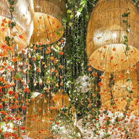 Grace Ormonde Wedding Style Magazine on Instagram: "Reception decor details from Summer and John’s Mexico City wedding! “Because we were in Mexico, we knew we wanted to do something colorful… We had lanterns, Persian rugs, and flowers everywhere. There were flowers hanging from the ceiling over the entire reception, and tendrils of flowers over the tables with lanterns interspersed.” -Summer 📸: @psphotofilms 🎥: @alaguacinema 📍: @prim_mx Planning & Design: @gonzalezhelfon Dress: @bertabrid Persian Wedding Decoration, Mexico City Wedding, Grace Ormonde Wedding Style, Flowers Everywhere, Flowers Hanging, Persian Wedding, Decor Details, Outdoor Wedding Decorations, Style Magazine