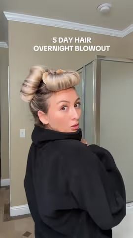 Airplane blowout on an overnight flight lol 💁🏼‍♀️ rolled the bottom ... | Heatless Curls | TikTok Airplane Blowout, Heatless Curls Overnight Bun, Sock Bun Curls Overnight, Heatless Blowout Overnight, Overnight Blowout Hair, Airplane Hair, Vegas Hairstyles, Curlers Tutorial, Sock Bun Curls