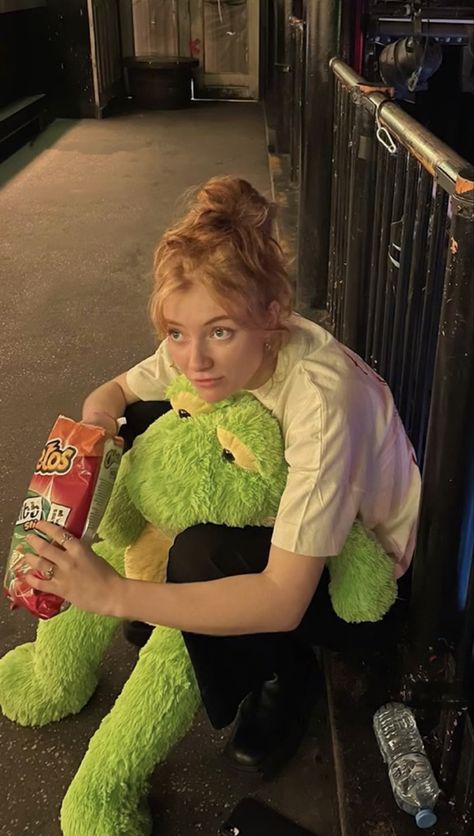 Dutch Women, Everything And Nothing, Sadie Sink, I Love Music, Pretty Pictures, Photo Poses, Pretty Woman, Music Artists, Fangirl