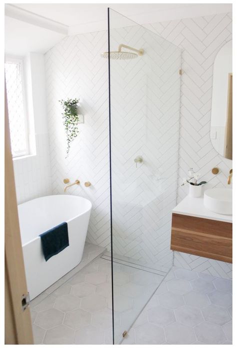 Shower Bath Combo, Bathtub Photoshoot, Wet Room Bathroom, Small Bathroom With Shower, Small Bathroom Layout, Bathtub Decor, Small Bathroom Makeover, Bathroom Inspiration Decor, Upstairs Bathrooms