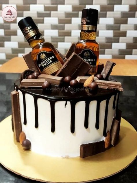 Birthday Cake For A Man Simple, Cake Liquor Design, Alcoholic Cake Design, Wine Cake Designs For Men, Beer Cake Design For Men, Liquor Cake Design, Liquor Cake Ideas, Wine Cake Designs, Alcohol Cake Ideas For Men