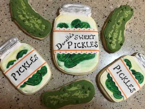 Pickle Theme Cookies Lime flavored sugar cookies decorated like pickles and pickle jars. Pickle Cake, Mason Jar Pickles, Flavored Sugar Cookies, Pickle Party, Pickle Gifts, Lime Cookies, Theme Cookies, Big Dill, Flavored Sugar