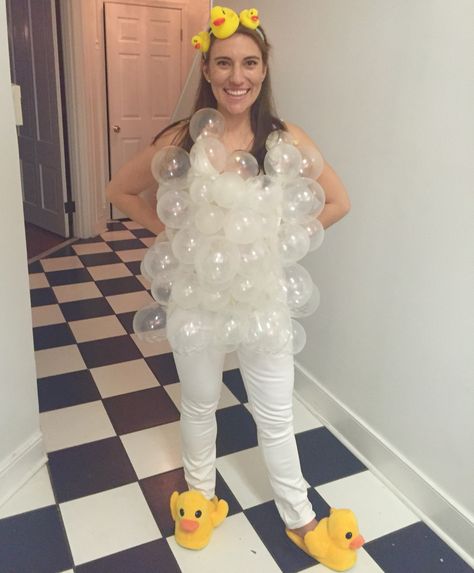 DIY cheap Halloween costume | bubble bath #diy Bodysuit Costume Ideas, Costumes With Balloons, Halloween Twin Costumes, Bubble Bath Costume, Halloween Bathtub, Cheap Halloween Outfits, Cheap Halloween Costumes Diy, Affordable Halloween Costumes, Bubble Run