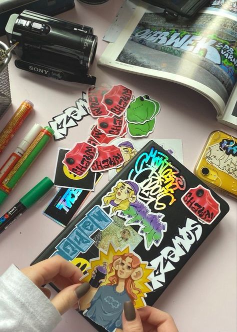 Tagging Stickers, Tag Sticker, Graffiti Writing, Graffiti Doodles, Sketchbook Cover, Graffiti Stickers, Graffiti Tagging, Graffiti Style Art, Graffiti Designs