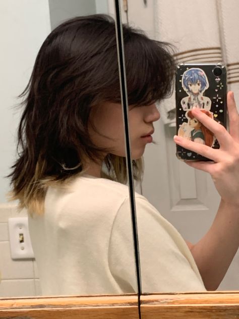 HAIR, wolfcut-ish? idk just look at my fried hair Wolfcut-ish Hairstyle, Wolfcut Unstyled Straight Hair, Wolfcut Straight Hair Unstyled, Wolfcut Without Bangs, Unstyled Wolf Cut, Wolf Cut Not Styled, Short Wolfcut Girl Hair 360, Short Perm, Fried Hair