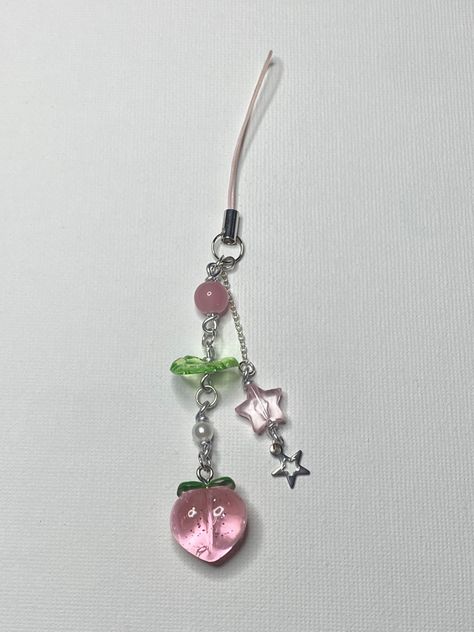 Diy Phone Charm Ideas, Sawako Phone Charm, Phone Charm Ideas, Aesthetic Phone Charms, Phone Charms Aesthetic, Charms Aesthetic, Handmade Stars, Pop Jewelry, Diy Beaded Rings