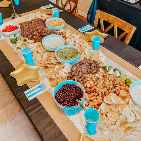 Burrito Station Party, Taco Table Set Up, Nacho Table Display, Taco Table Party Ideas, Table Tacos, Taco Charcuterie Board, Taco Charcuterie, Nacho Table, Taco Table