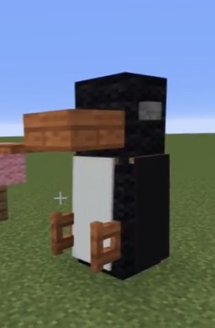 Minecraft Penguin Statue, Simple Minecraft Decorations, Penguin Minecraft Build, Minecraft Statue Ideas Easy, Statue Minecraft Ideas, Minecraft Statues Easy, Minecraft Penguin, Minecraft Igloo, Minecraft Animal Builds