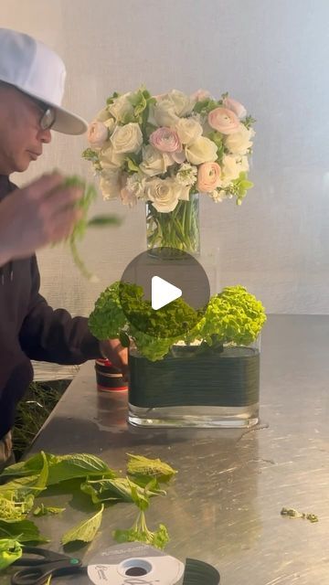 Fresh Flower Arrangements Diy, Floral Workshop, Small Flower Arrangements, Christmas Flower Arrangements, Design Workshop, Floral Arrangements Diy, Flower Arrangements Diy, Fresh Flowers Arrangements, Diy Centerpieces