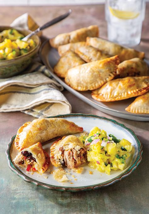 Pulled Pork Empanadas - Taste of the South Pulled Pork Empanadas Recipe, Carnitas Empanadas, Pulled Pork Empanadas, Empanadas Recipes, Chipotle Pulled Pork, Pork Empanadas, Spicy Pineapple, Mexican Pork, Pork Roll