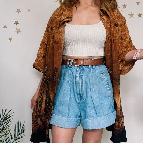 70s Jean Shorts Outfit, 70s Fashion Shorts Outfit, Retro Shorts Outfit, 70s Summer Outfits Shorts, 70s Outfits Shorts, 90s Style Denim Shorts, Thrift Inspo Summer, 60s Summer Outfits, 70s Shorts Outfits