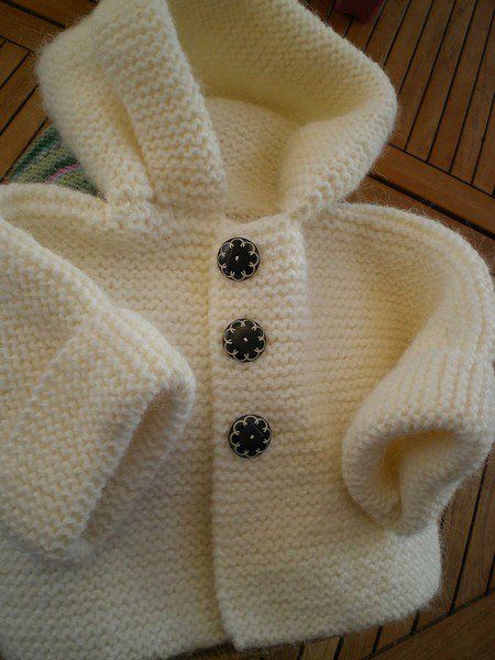 trouvé sur le net le lien : https://patchcath.wordpress.com/category/layette/page/2/ vous trouverez d'autres modèles très joli BON MERCREDI Tricot Baby, Baby Cardigan Knitting Pattern Free, Baby Boy Knitting Patterns, Pull Bebe, Baby Sweater Knitting Pattern, Baby Boy Knitting, Knit Baby Sweaters, Baby Cardigan Knitting Pattern, Baby Knitting Patterns Free