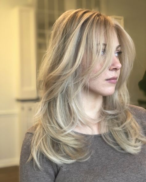 #hairstyles #hair #blondebhair #blondehairstyles Layered Blonde Hair Shoulder Length, Blown Out Shoulder Length Hair, Wolfcut Hair Medium Blonde, Blonde Hair Just Past Shoulders, Golden Blonde Hair Shoulder Length, Blond Shoulder Length Hair, Shoulder Length Hair Blonde, Blonde Haircut, Layer Cut