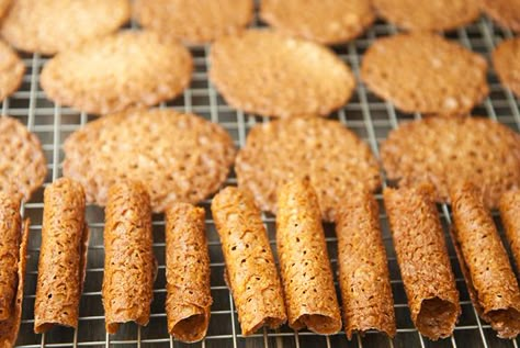 Almond Lace Cookies, Lace Cookies Recipe, Florentine Cookies, Maple Fudge, Brandy Snaps, Lace Cookies, Supermarket Shelves, Bon Appetite, Xmas Cookies