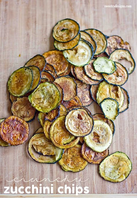 Easy Baked Zucchini Chips - Sweet C's Designs Crunchy Zucchini, Baked Zucchini Chips, Grain Free Snacks, Zucchini Chips Baked, Baked Zucchini, Whole 30 Diet, Zucchini Chips, Low Fodmap Recipes, Paleo Snacks