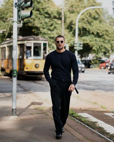 Simone Sussina, Simone Susinna, David Beckham Style, Black Outfit Men, Spring Outfits Men, Masculine Style, Masculine Men, Mens Casual Dress Outfits, Street Fashion Men Streetwear