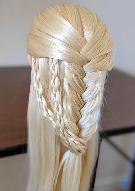 Irish Hairstyles Braids Celtic Hair, Halloween Hairdos, Fantasy Hair Styles Warriors Braids, Norse Braids Woman, Targaryen Hairstyles, Medieval Braids Tutorial, Celtic Braids, Aesthetic Braids, Five Strand Braid