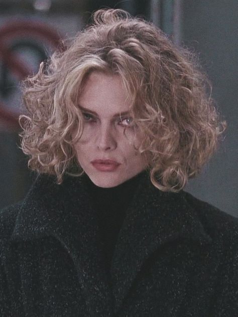 Selina Kyle Catwoman, A Line Haircut, Blonde Balayage Highlights, Curly Short, Short Curly Haircuts, Selina Kyle, Michelle Pfeiffer, Curly Hair Cuts, Hair Photo