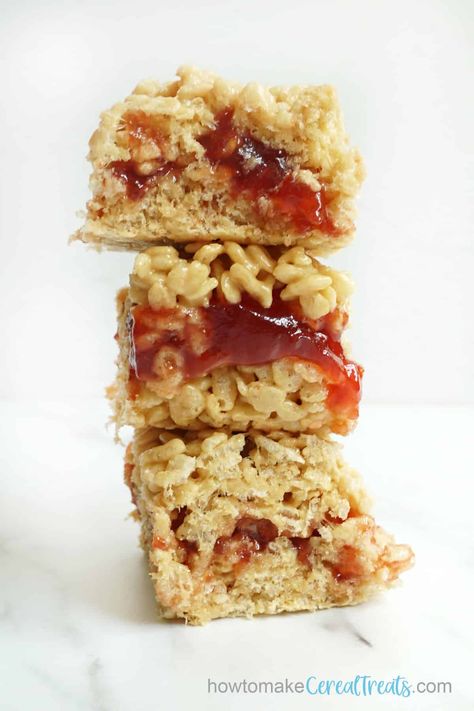 The BEST Peanut Butter and Jelly Rice Krispie Treats -- no bake! Making Rice Crispy Treats, Rice Krispie Treats Variations, Rice Krispie Treats Cereal, Fun Rice Krispie Treats, Cereal Treat Recipes, Peanut Butter Rice Crispies, Peanut Butter Rice Krispie Treats, Rice Crispy Treats Recipe, Rice Cereal Treats