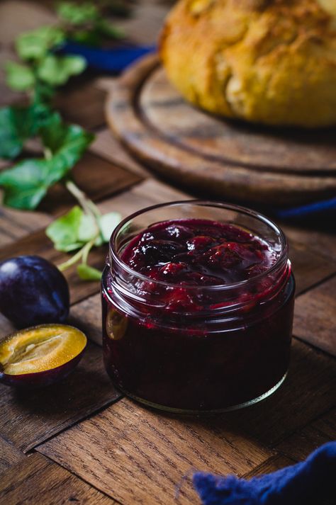 Oven-Roasted Plum Jam (No Added Sugar!) - Food and Mood Food And Mood, Plum Chutney, Plum Jam Recipes, Relish Sauce, Sour Plum, Plum Sauce, Plum Jam, Wine Desserts, Awesome Sauce