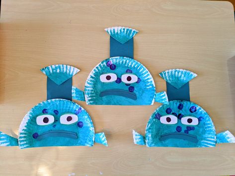 The Pout-Pout Fish craft that my preschoolers made for our Emotions theme! Fish Art Project, Fish Crafts Preschool, Storybook Crafts, Pout Pout Fish, Ocean Animal Crafts, Emotions Preschool, Fish Craft, Storytime Crafts, Toddler Themes