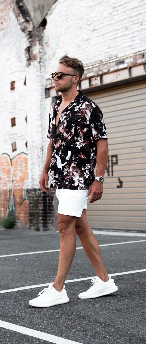 Simple Hawaiian Shirt For Men Men’s Hawaiian Shirt Outfit, Men Summer Shirt, Beach Look Men, Hawaiian Shirt Outfit Mens, Cool Summer Outfits Men, Beach Shirts For Men, Hawaiian Outfit For Men, Hawaiian Shirt Outfit, Beach Outfit Men