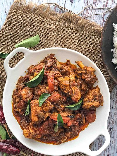 Kerala Chicken Recipes, Kerala Chicken Curry, Chicken Roast Recipe, Kerala Dishes, Chicken Recipes For Dinner, Recipes With Chicken And Peppers, Chicken Roast, Kerala Food, Roast Recipe