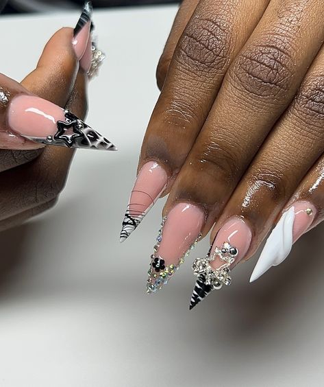 medium stiletto 🗡️ . . . . #nuvolennails #stilettonails #gwinnettnails #gwinnettnailtech Stiletto Christmas Nails Designs, Winter Stiletto Nails Designs, Stiletto Nails Y2k, Medium Stiletto Acrylic Nails, Winter Stiletto Nails, Long Stiletto Nails Designs Unique, Stiletto French Tip, Bling Stiletto Nails, Short Stiletto Nails