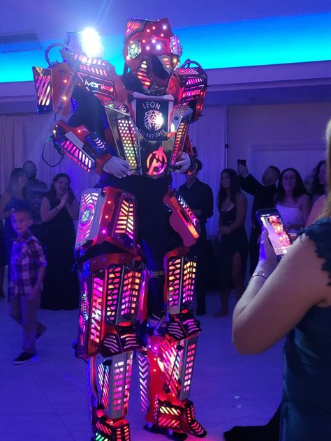 Led Robot Quince, Party Robot Quince, Quince Robots, Robot Quince, Quince Activities, Quinceanera Venue, Red Quinceanera Ideas, Led Robot, Xv Ideas