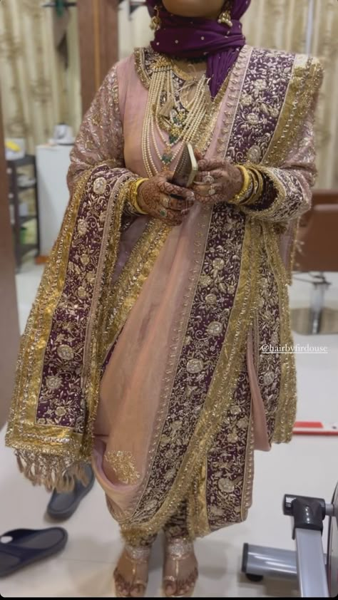 Khada Dupatta For Bridesmaids, Khada Duppata Hyderabadi, Khada Dupatta Designs Pakistani, Khada Dupatta Hyderabadi, Designer Dresses Couture, Dupatta Designs, Desi Fits, Dresses Couture, Dupatta Style