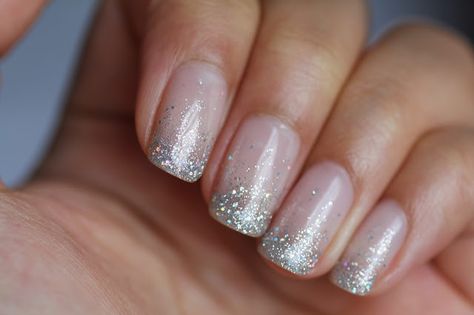 Glitter Nails. Seeing this in a lot of different shades, nice for the holidays & special occasions... French Manicure Glitter, Shellac Nail Designs, Glitter French Manicure, Wedding Nails French, Wedding Nails Glitter, Manicure Colors, Nail Art Glitter, French Nail Designs, Super Nails