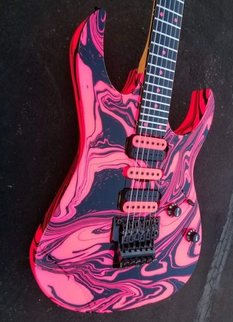 Cool Guitar Designs, Painted Electric Guitar, Custom Guitars Electric, Cool Guitar Picks, Painted Ukulele, Electric Guitar Art, Custom Bass Guitar, Pretty Guitars, Instruments Art