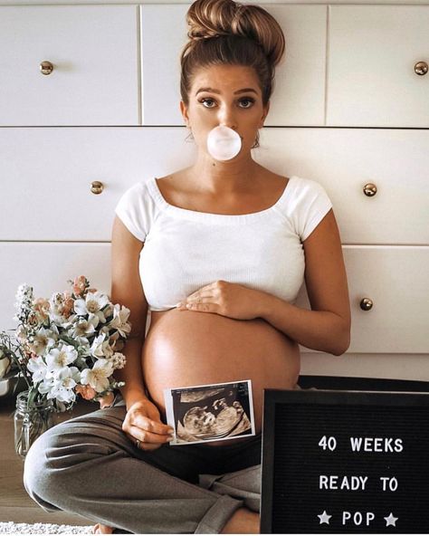 @inspirepregnancy en Instagram: "Oh no big deal, @luanasilva is just about to POP! 💕 #40weeks" Baby Fotografie, Pumping Moms, Baby Sleep Problems, Ready To Pop, Pregnant Mom, Pregnant Woman, Baby Bump, Pregnancy Shoot, First Baby