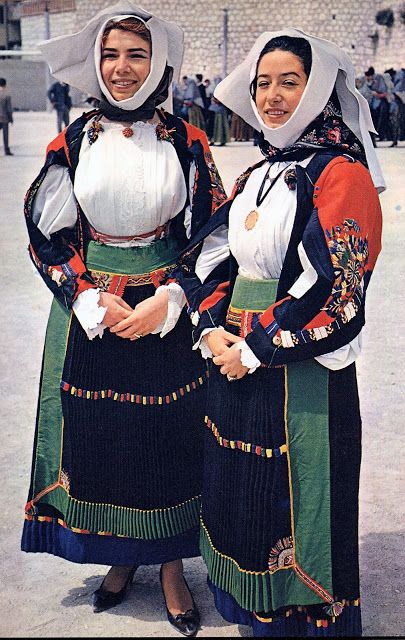 Overview of Sardinian Costume   Atzara. Serbian Clothing, Greek Traditional Dress, Slavic Clothing, Greek Costume, Empire Ottoman, Folk Clothing, Folk Dance, River Valley, Folk Costume