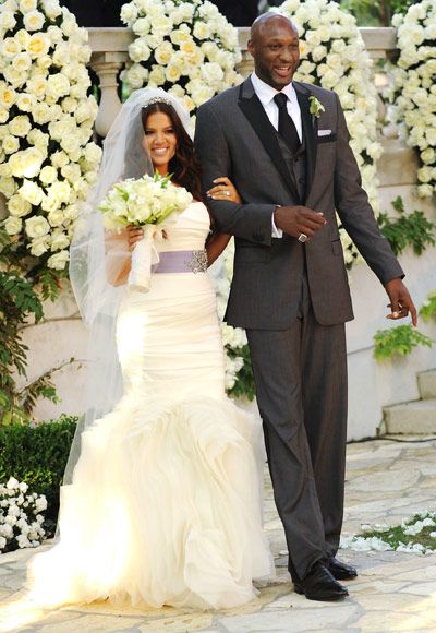 Khloe Kardashian Wedding Dress, Wedding Dress Workout, Famous Weddings, Kardashian Wedding, Famous Wedding Dresses, Celebrity Wedding Photos, Joanna Garcia, Vera Wang Gowns, Lamar Odom