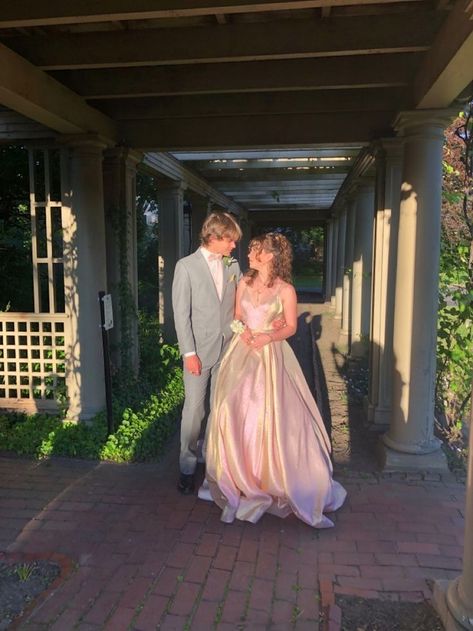 Prom Full Outfit, Aesthetic Prom Pictures Vintage, Prom Matching Couples Outfits Pink, Wlw Prom Outfits, Pink Prom Aesthetic, Pink Prom Couple Outfit, Pink Couple Outfit, Prom Couples Pink, Prom Matching Couples