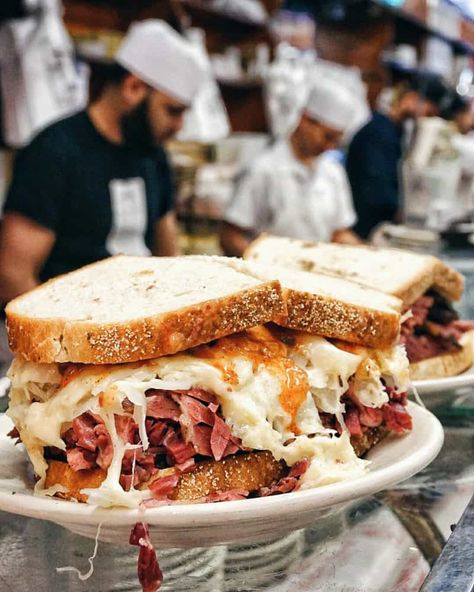 Katz's Deli - 17 Awesome Things To Do In New York In Winter, The Best In New York Nyc Bodega, Katz Deli, New York In Winter, Deli Recipes, Japanese Breakfast Traditional, New York Deli, Great Christmas Movies, Lions Den, To Do In New York