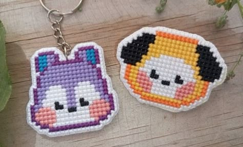 Cross Stitch Keychain Pattern, Winnie The Pooh Pixel Art, Kpop Cross Stitch, Minecraft Diy Crafts, Tiny Cross Stitch, Needlepoint Stitch, Pixel Art Templates, Pola Kristik, Cross Stitch Bookmarks