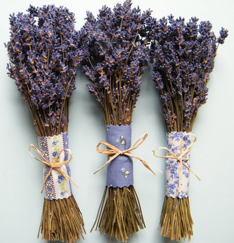 English dried lavender posy with fabric wrap and natural raffia Lavender Crafts, Lavender Herb, Petal Confetti, Lavender Wreath, Lavender Bouquet, English Lavender, Lavender Farm, Lavender Bags, French Lavender